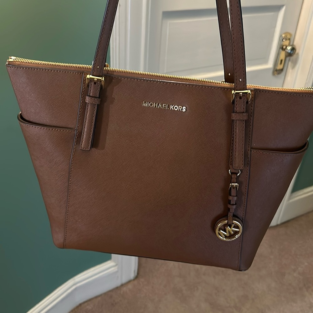 EUC Michael Kors Brown jetset travel large tote bag